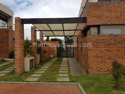Casa de 3 alcobas en venta en Vereda Calahorra C 045, Cajicá, 183 m² · foto 2 de 10