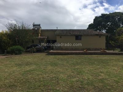 Casa de 3 alcobas en venta en Vereda Cerca De Piedra C 010, Chía, 275 m² · foto 3 de 20