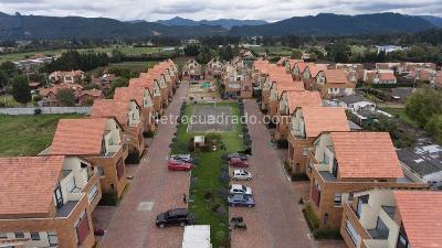 Casa de 4 alcobas en venta en Urbana Código C 075, Chía, 219 m² · foto 1 de 16
