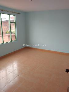 Casa de 5 alcobas en venta en Bosa Leon Xiii, Bogotá, 420 m² · foto 2 de 10