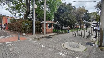 Casa de 4 alcobas en venta en Polo Club, Bogotá, 320 m² · foto 2 de 20