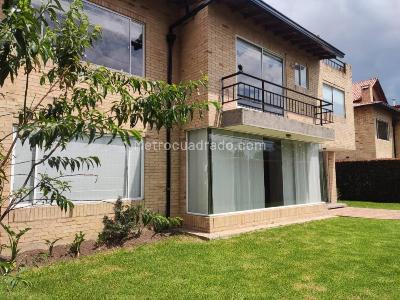 Casa de 5 alcobas en arriendo en Guaymaral, Bogotá, 296 m² · foto 2 de 20