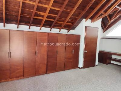 Casa de 5 alcobas en arriendo en Guaymaral, Bogotá, 296 m² · foto 8 de 20