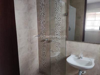 Casa de 5 alcobas en arriendo en Guaymaral, Bogotá, 296 m² · foto 12 de 20