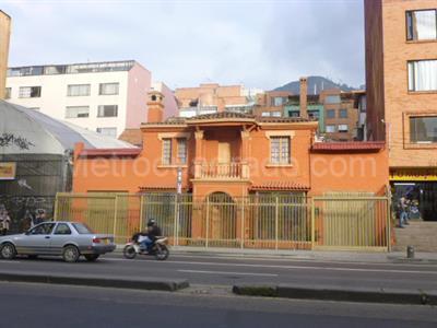 Casa de 5 alcobas en venta en Chapinero Alto, Bogotá, 481 m² · foto 2 de 3