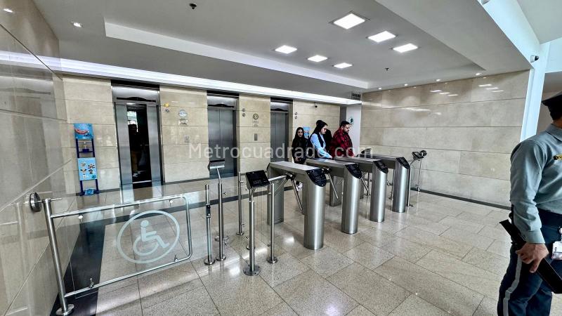 Consultorio en Arriendo, SANTA BARBARA, Bogotá D.C. - Vista 4