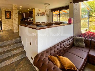 Casa de 3 alcobas en venta en La Calera, La Calera, 240 m² · foto 3 de 10