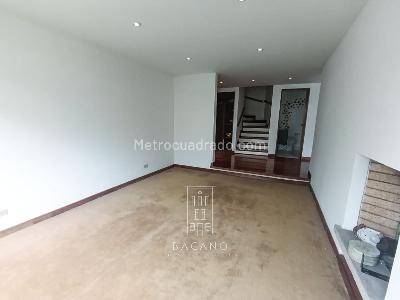 Casa de 4 alcobas en venta en Niza, Bogotá, 248 m² · foto 2 de 17