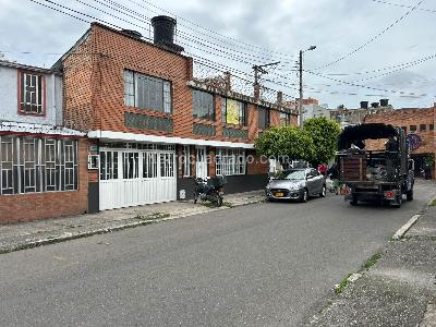 Casa de 5 alcobas en venta en Los Alcazares, Bogotá, 300 m² · foto 2 de 15