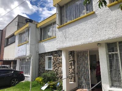 Casa de 5 alcobas en venta en Las Villas, Bogotá, 380 m² · foto 2 de 20