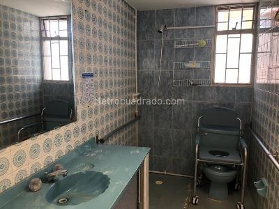 Casa de 5 alcobas en venta en Las Villas, Bogotá, 380 m² · foto 10 de 20