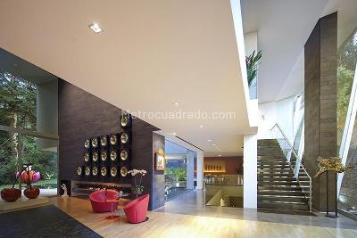 Casa de 3 alcobas en venta en Chico Oriental, Bogotá, 983 m² · foto 2 de 10
