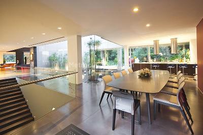 Casa de 3 alcobas en venta en Chico Oriental, Bogotá, 983 m² · foto 3 de 10