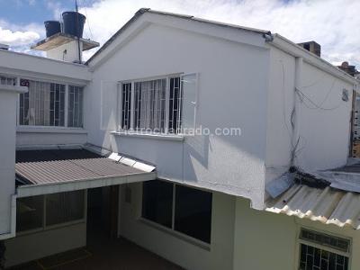 Casa de 5 alcobas en venta en Polo Club, Bogotá, 340 m² · foto 2 de 20