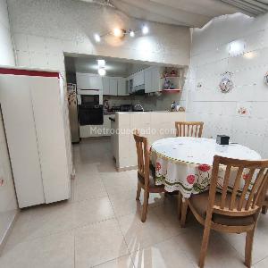 Casa de 3 alcobas en venta en Malibu La Alhambra, Bogotá, 300 m² · foto 14 de 19
