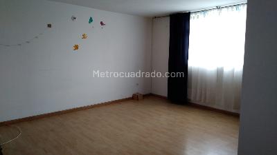 Casa de 4 alcobas en venta en Jazmin, Bogotá, 420 m² · foto 2 de 15