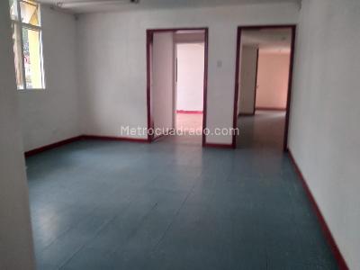 Casa de 5 alcobas en venta en Ciudad Berna, Bogotá, 400 m² · foto 3 de 13