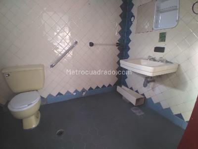 Casa de 5 alcobas en venta en Ciudad Berna, Bogotá, 400 m² · foto 5 de 13