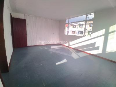 Casa de 5 alcobas en venta en Ciudad Berna, Bogotá, 400 m² · foto 9 de 13