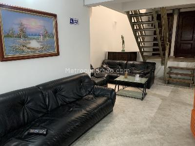 Casa de 5 alcobas en venta en Quinta Paredes, Bogotá, 645 m² · foto 2 de 10