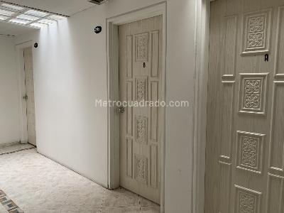 Casa de 5 alcobas en venta en Quinta Paredes, Bogotá, 645 m² · foto 3 de 10
