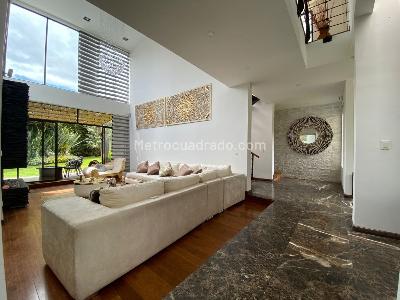 Casa de 4 alcobas en venta en La Calera, La Calera, 658 m² · foto 3 de 20