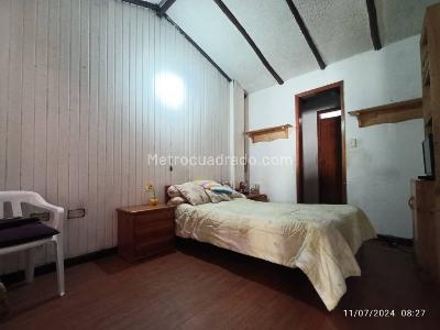 Casa de 5 alcobas en venta en Zarzamora, Bogotá, 330 m² · foto 18 de 20