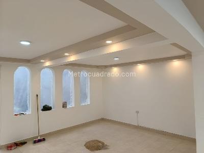 Casa de 5 alcobas en venta en Las Orquideas, Bogotá, 351 m² · foto 2 de 20