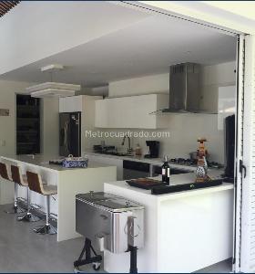 Casa de 5 alcobas en venta en Club Puerto Peñalisa, Girardot, 358 m² · foto 3 de 20