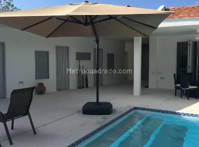 Casa de 5 alcobas en venta en Club Puerto Peñalisa, Girardot, 358 m² · foto 13 de 20