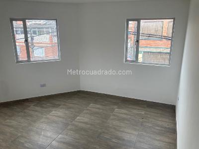 Casa de 5 alcobas en venta en Fontibon, Bogotá, 324 m² · foto 2 de 17