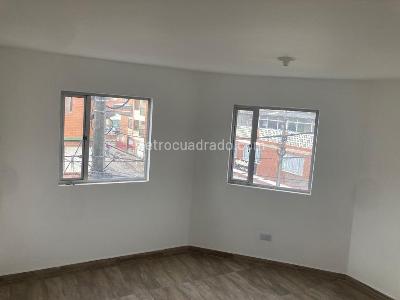 Casa de 5 alcobas en venta en Fontibon, Bogotá, 324 m² · foto 3 de 17