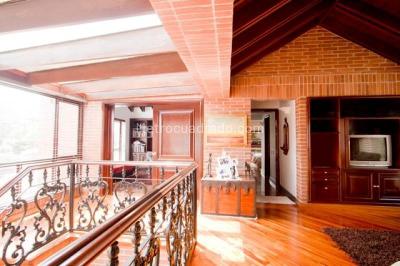 Casa de 4 alcobas en venta en Santa Barbara Alta, Bogotá, 600 m² · foto 10 de 17