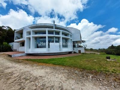 House for rent in Altos De Yerbabuena, Chía