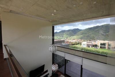 Casa de 4 alcobas en venta en La Calera, La Calera · foto 4 de 6