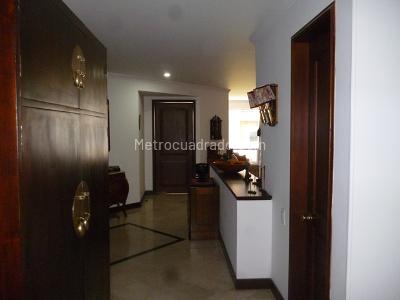 Apartamento de 3 alcobas en venta en Chico Reservado, Bogotá, 174 m² · foto 3 de 20