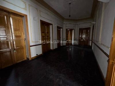 Casa de 5 alcobas en venta en La Candelaria, Bogotá, 808 m² · foto 6 de 11