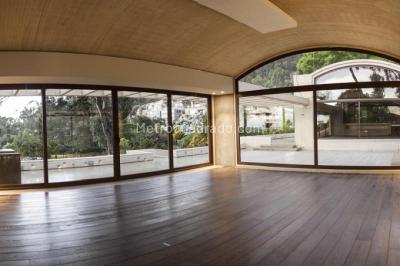 Casa de 4 alcobas en venta en Chico Reservado, Bogotá · foto 3 de 14