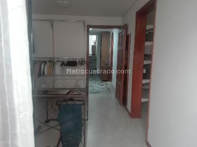 Casa en venta en Santa Barbara, Bogotá · foto 8 de 13