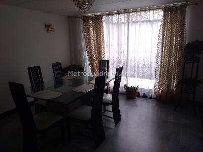 Casa de 4 alcobas en venta en Cedro Golf, Bogotá, 294 m² · foto 2 de 20