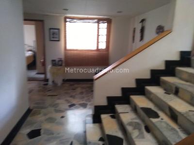 Casa de 4 alcobas en venta en Cedro Golf, Bogotá, 294 m² · foto 3 de 20
