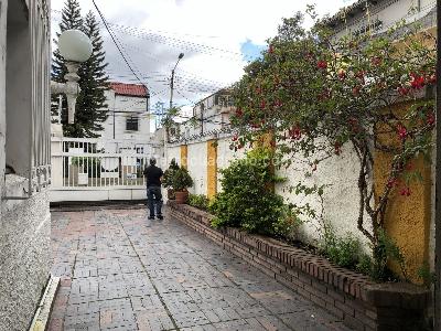 Casa de 5 alcobas en venta en Teusaquillo, Bogotá, 565 m² · foto 2 de 17