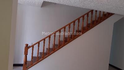 Casa de 4 alcobas en venta en Santa Barbara, Bogotá, 380 m² · foto 2 de 8