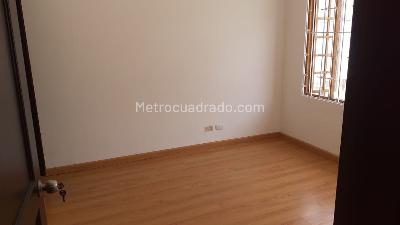 Casa de 4 alcobas en venta en Santa Barbara, Bogotá, 380 m² · foto 6 de 8