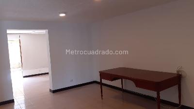 Casa de 4 alcobas en venta en Santa Barbara, Bogotá, 380 m² · foto 8 de 8