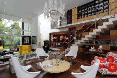 Casa de 4 alcobas en venta en Cerros De Niza, Bogotá, 911 m² · foto 2 de 20
