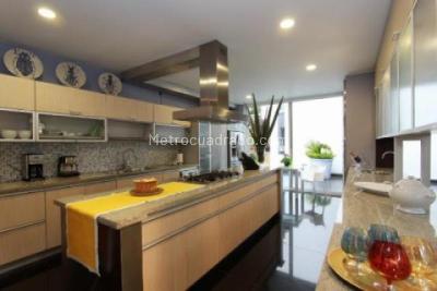 Casa de 4 alcobas en venta en Cerros De Niza, Bogotá, 911 m² · foto 9 de 20