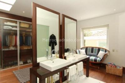 Casa de 4 alcobas en venta en Cerros De Niza, Bogotá, 911 m² · foto 15 de 20