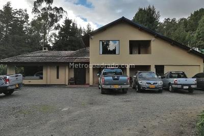 Casa de 5 alcobas en venta en La Calera, Bogotá, 380 m² · foto 16 de 19