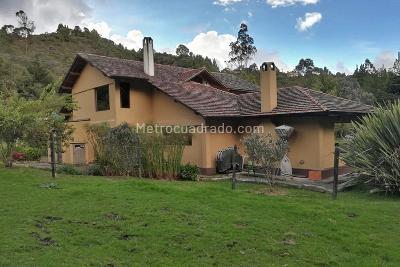 Casa de 5 alcobas en venta en La Calera, Bogotá, 380 m² · foto 17 de 19